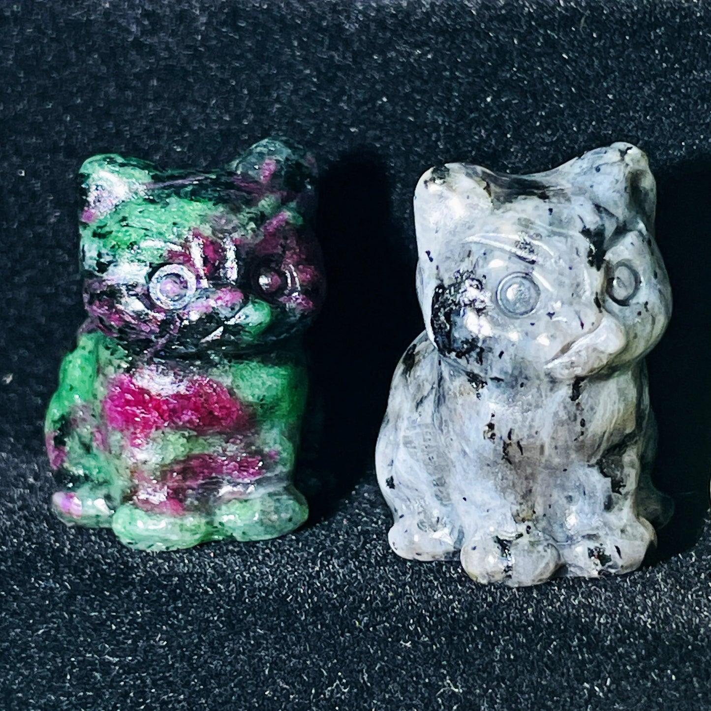 Sitting Cat Crystal Carving